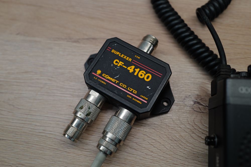 Statie transceiver kenwood TM-451E cu Duplexer Comet 4160 radio amator