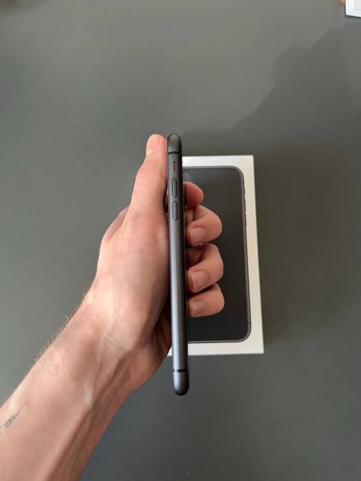 iphone 11 в четком состояний