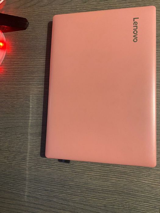 Vând laptop Lenovo