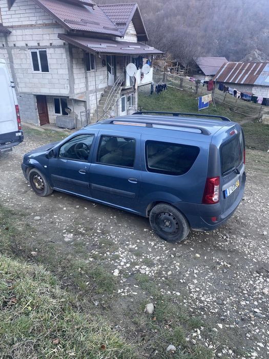 Vând Logan mcv 2008