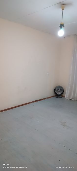 Dom sotiladi 2 xona 2 poliklinika yaqinida yulni ustidan