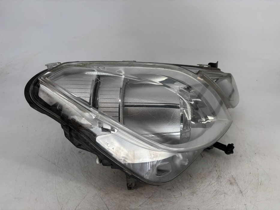 Far dreapra cu xenon Mercedes E-Class W212 an 2010