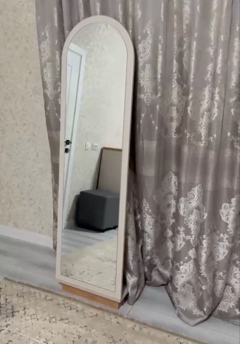 Кровать с гарнитурой