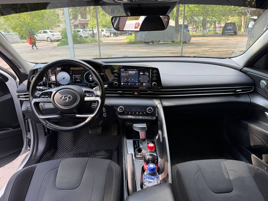 Hyundai Elantra 2022 — 6