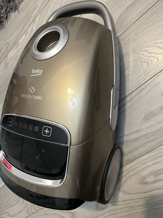 Vand Asirator BEKO model VCC 6480T (800W)