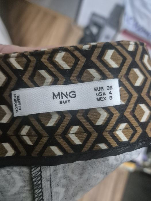 Vand pantaloni 34'36 marimea