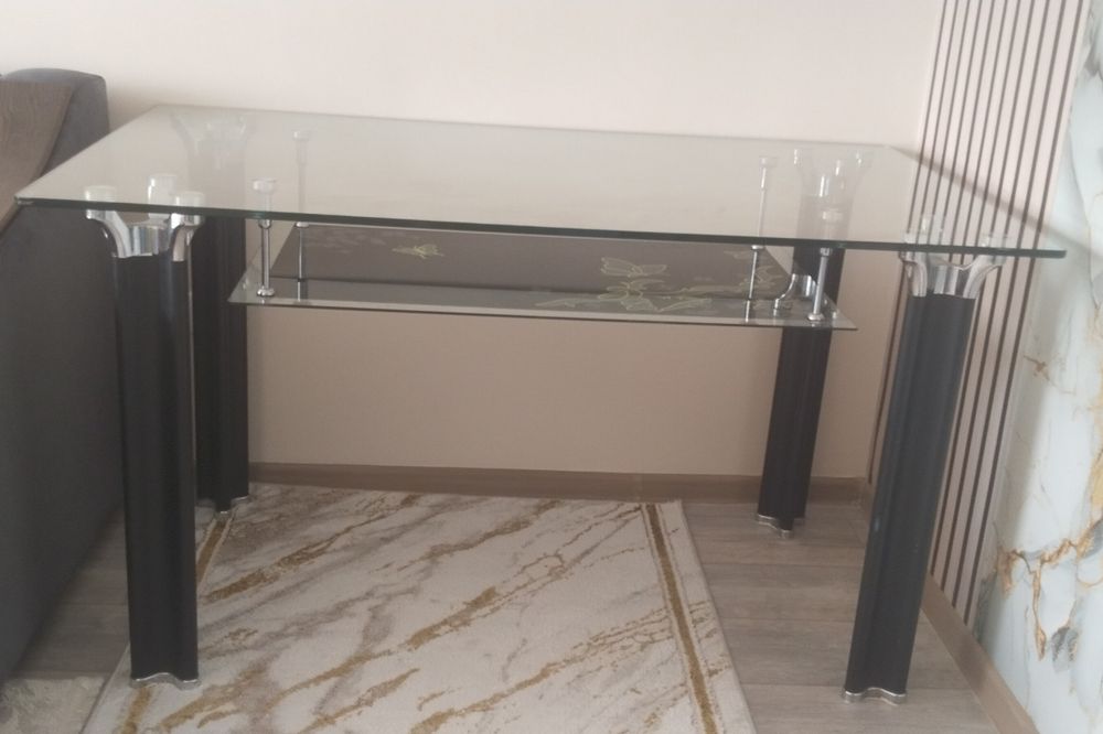 Продам стол в отличном состояние.