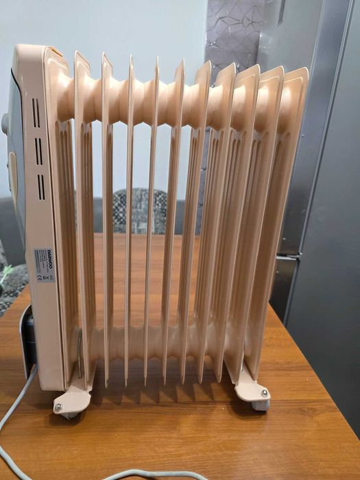 Електрически радиатор с масло Daewoo, 2500 W, НЕРАЗЛИЧИМ ОТ НОВ, почти неизползван
