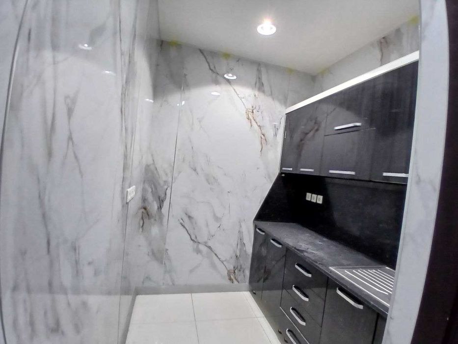 А.Кодирий.Монумент мужества.Сдам в аренду бизнес центр 5 этажей из 7.