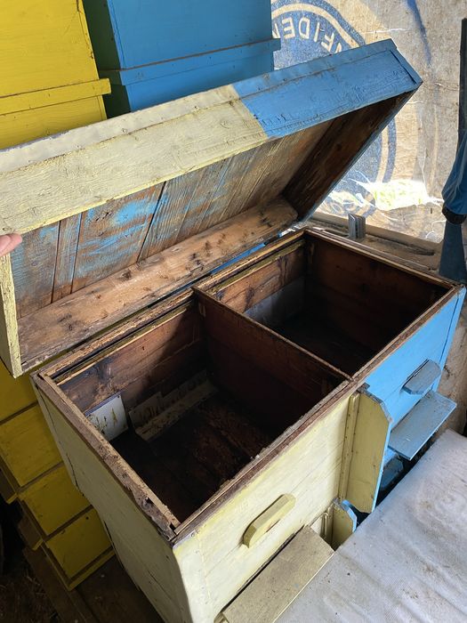 Продавам два  кошери Рут 10 рамкови