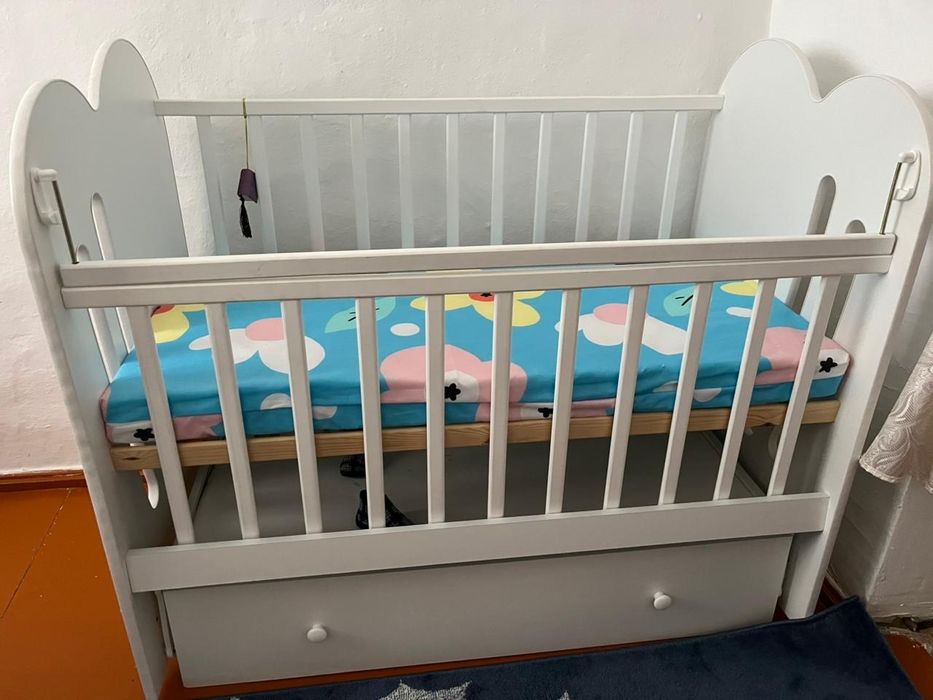 Детский кроватка. Манеж