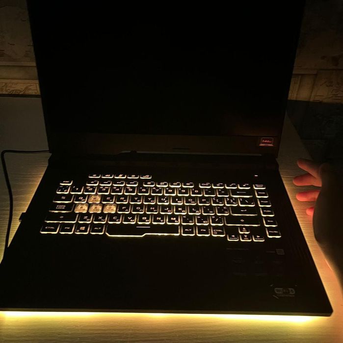 Ноутбук Asus rog strix