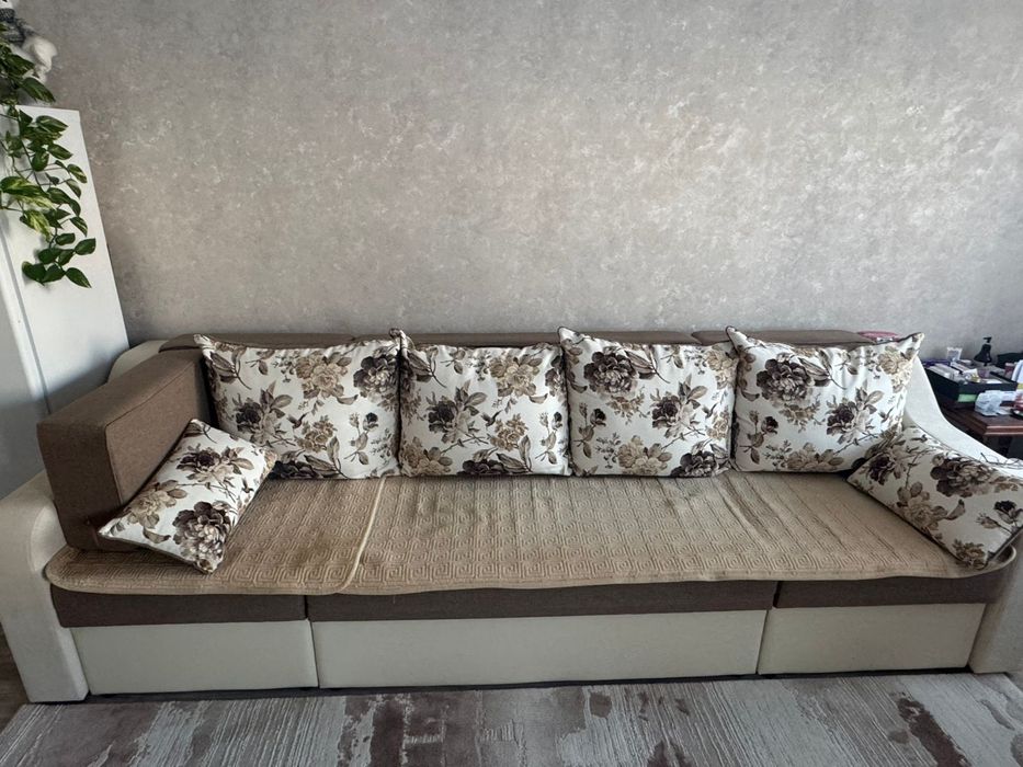 Продам диван для гостинной