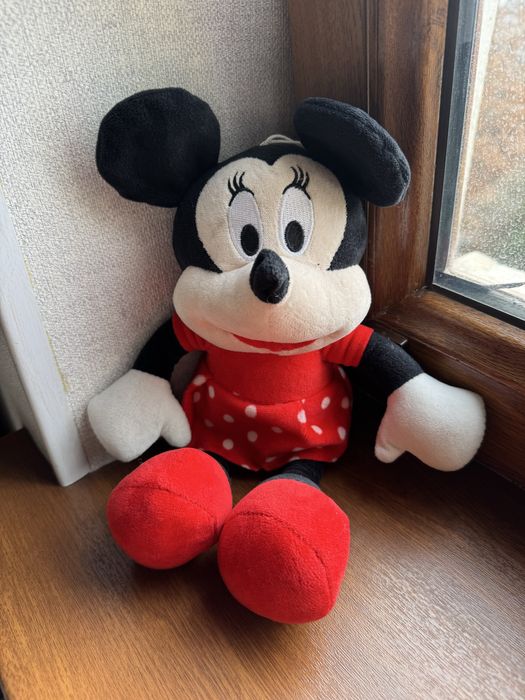 Qo’g’irchoq va yumshoq o’yinchoqla sotiladi