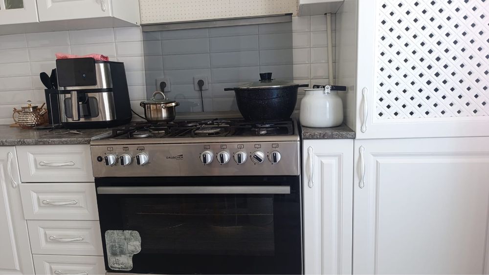 Продам кухонные гарнитуры