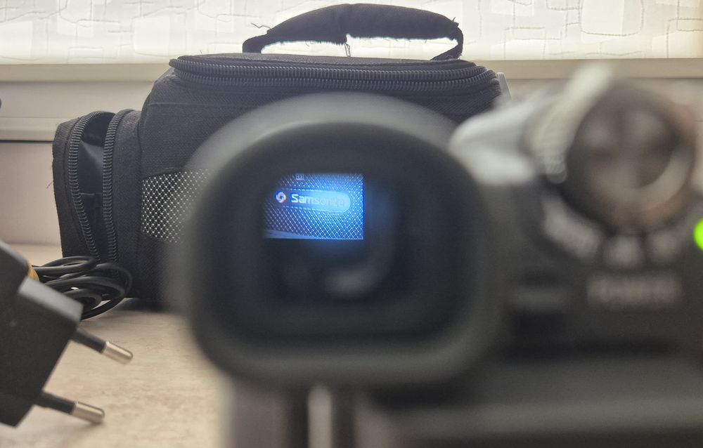 Sony MiniDV DCR-HC24E (Defect mecanic casetă) + Geantă Samsonite