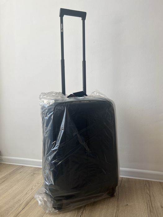 Нов куфар samsonite