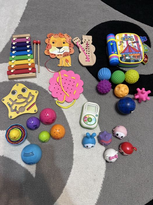 Jocuri de societate, chitara, masinute, pop-it, cuburi, animale, cască