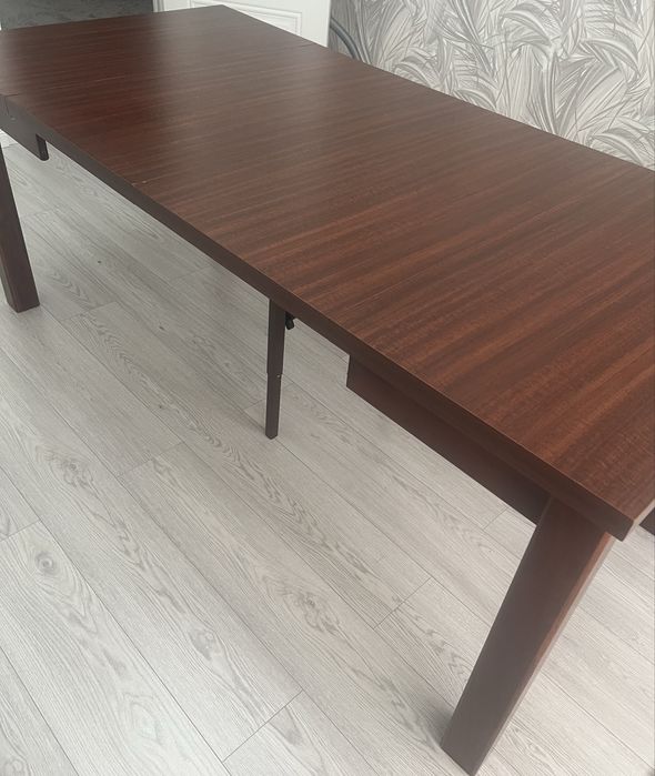 Продам стол обеденный