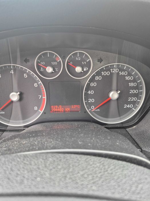 Vând Ford focus 1,6 benzină , ITP valavilbil ,an 2007 ,ofer fiscal