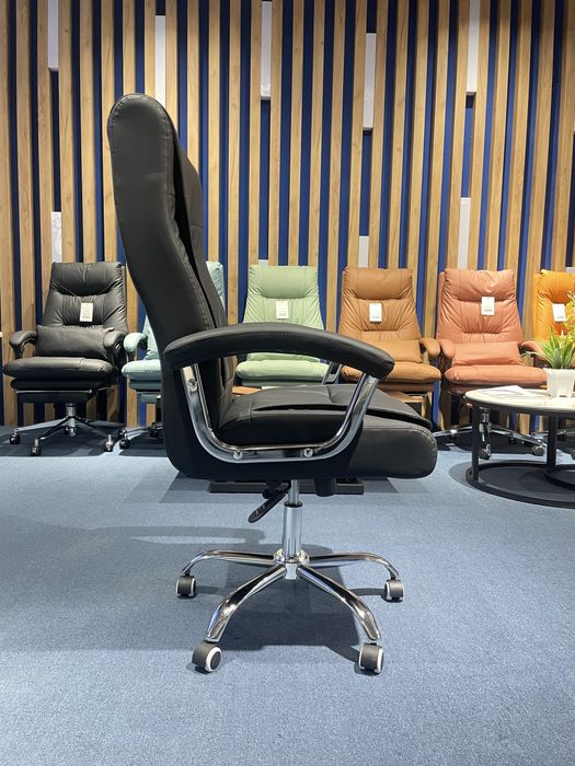 Офисное кресло для руководителя модель Born