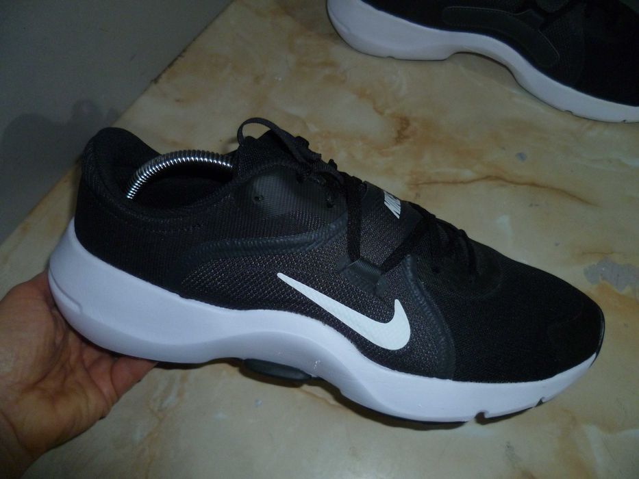 NIKE нови маратонки №45