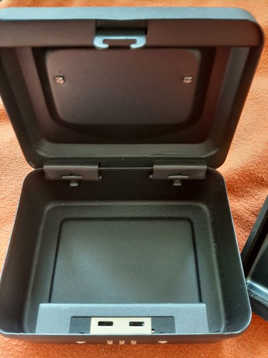 Сейф,шкатулка с кодом из металла