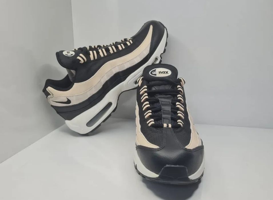 Маратонки Nike Air Max 95

Чисто нови с кутия.

Размер 42 стелка 27 см