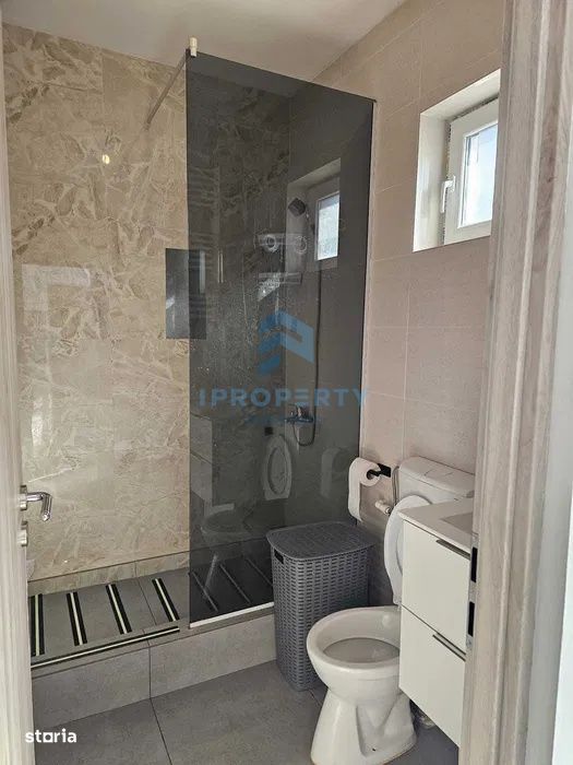 Inchiriere Casa 2 camere +curte  zona Rahova