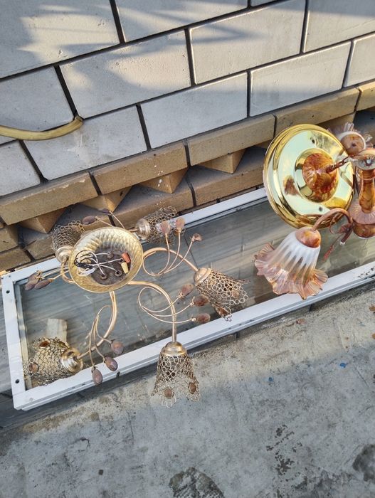 Продам люстру, рабочие.