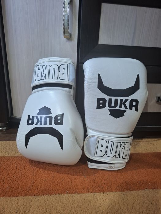 Боксерские перчатки