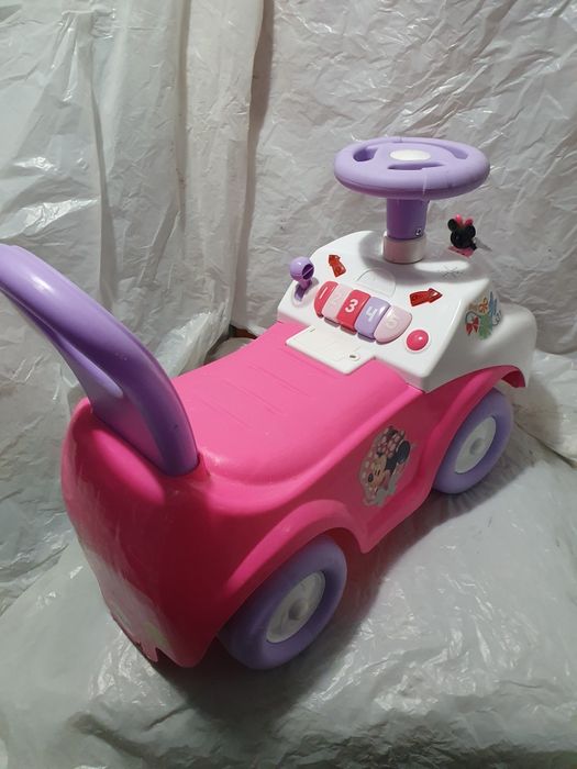 Vînd masinuta minnie pentru copii