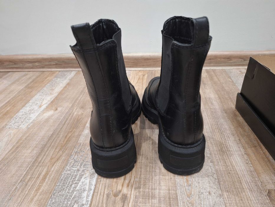 Боти от естествена кожа Demetra