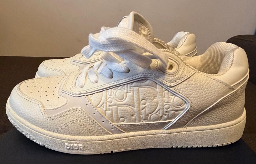 Sneakers Dior model inspirat din celebrul Dior b27