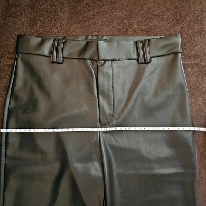 Чисто нов дамски черен лъскав кожен панталон "Zara" / "Зара", размер S