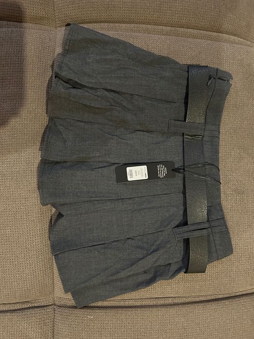 Къса сива пола М размер