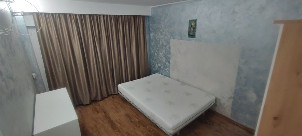 Dau în chirie garsonieră