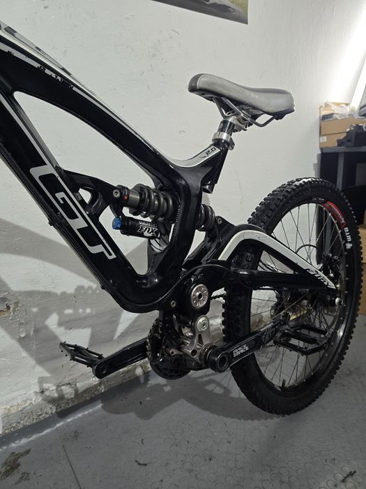 Downhill, колело за спускане GT Fury, fox,RockShox Boxxer