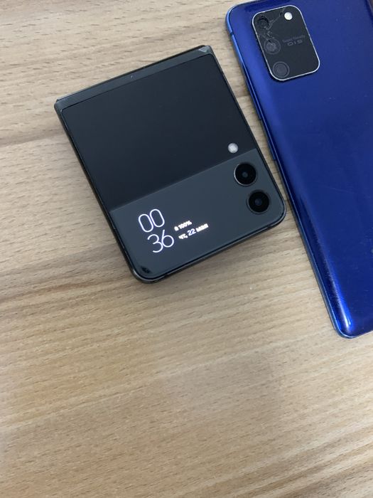 Продам самсунг flip 3