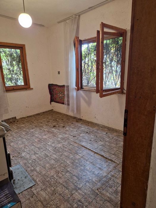 Двуетажна къща в с. Чехларе