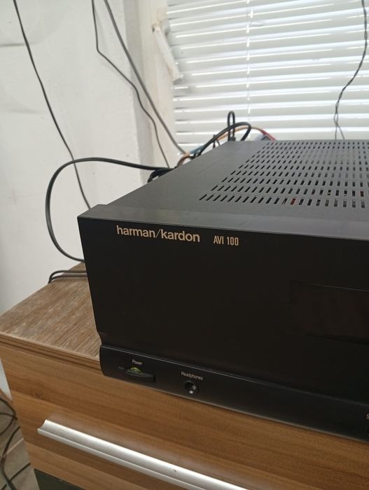 5.1 канален усилвател Harman Kardon AVI-100