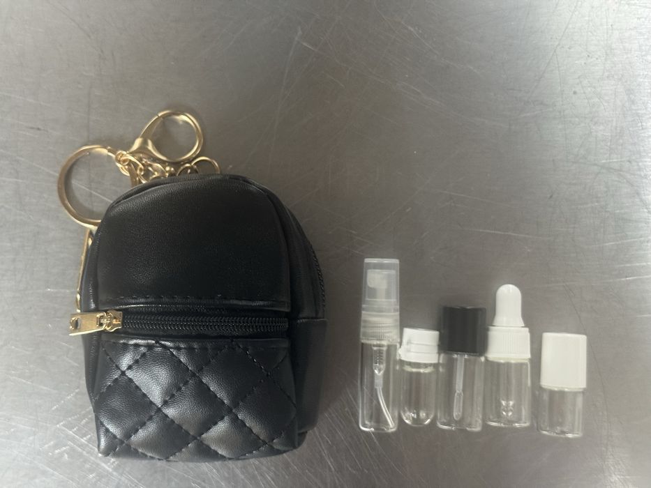 Мини-рюкзак / брелок + дорожный набор