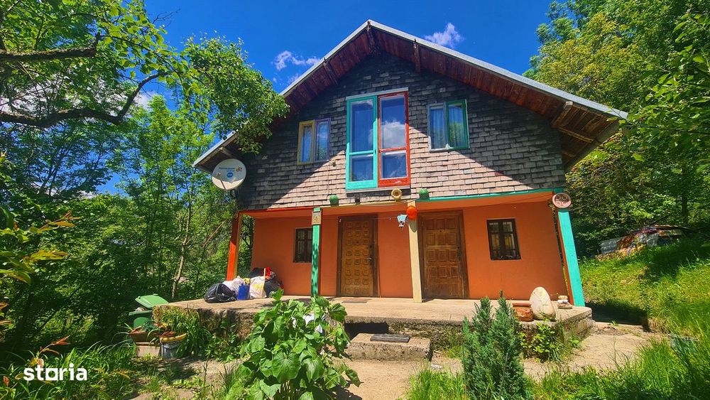 Casă de vânzare în comuna Brăduleț, sat Cosaci, județ Argeș.