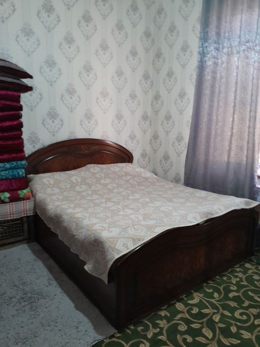 Uyim Zargar maxallasi Zarli kochasi 162a uy
