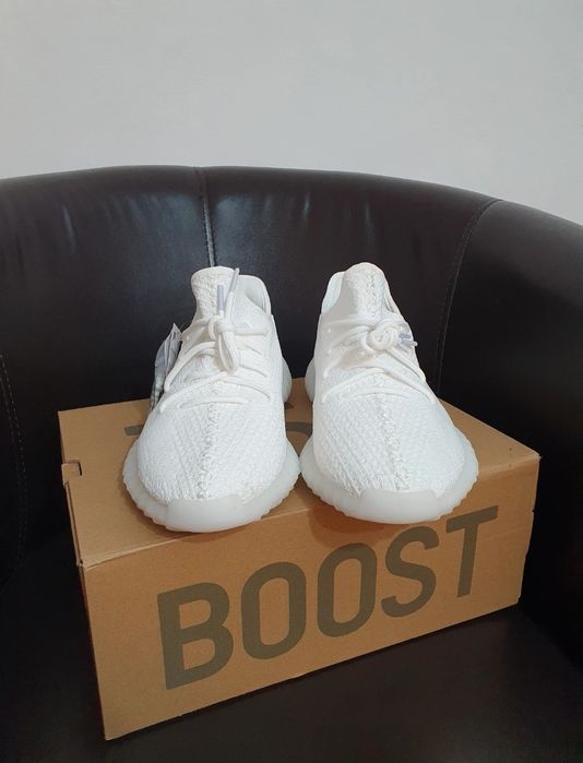 Yeezy 350 Bone noi 42,43,44