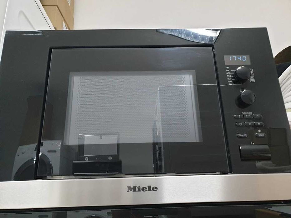 17L - 600мм - Miele M6032 Микровълнова Фурна с Грил за Вграждане