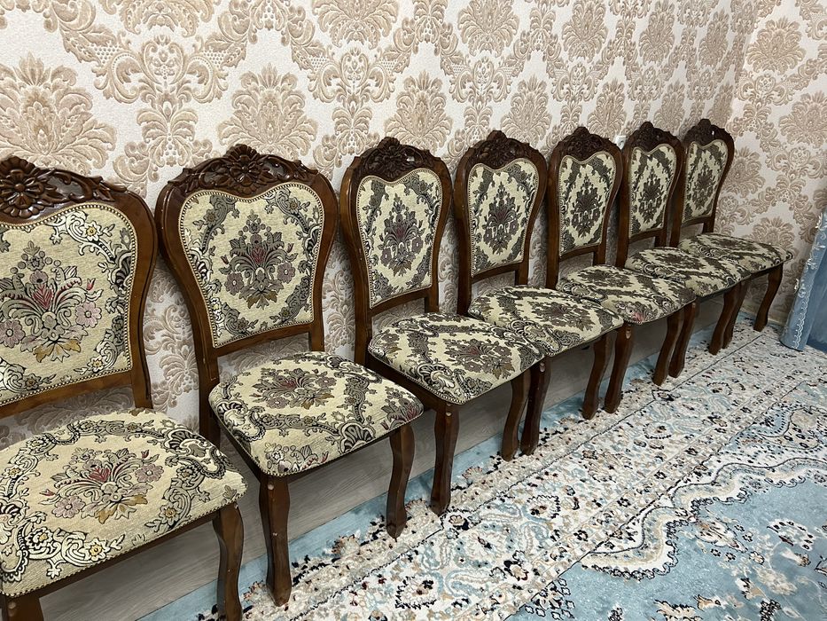 Стол со стульями