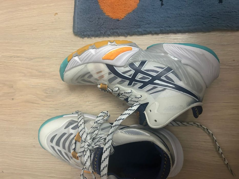 Крассовки асикс 36 размер