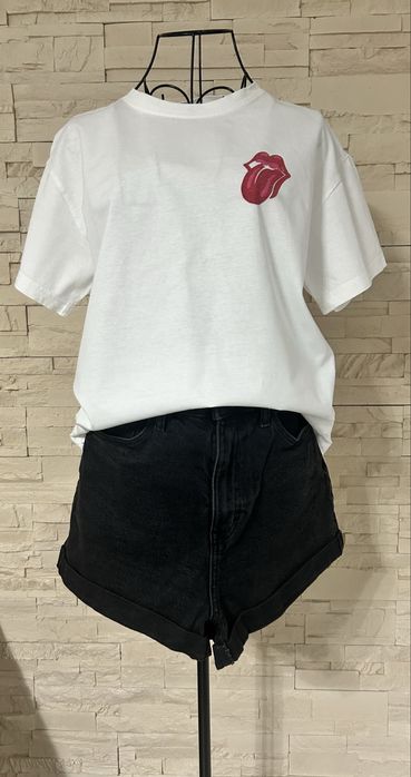 Pantaloni scurti H&M+ tricou H&M cadou.