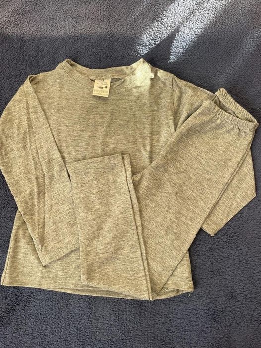 Set prim strat Hbebe 100%  lana
Trimit prin posta/ curier.